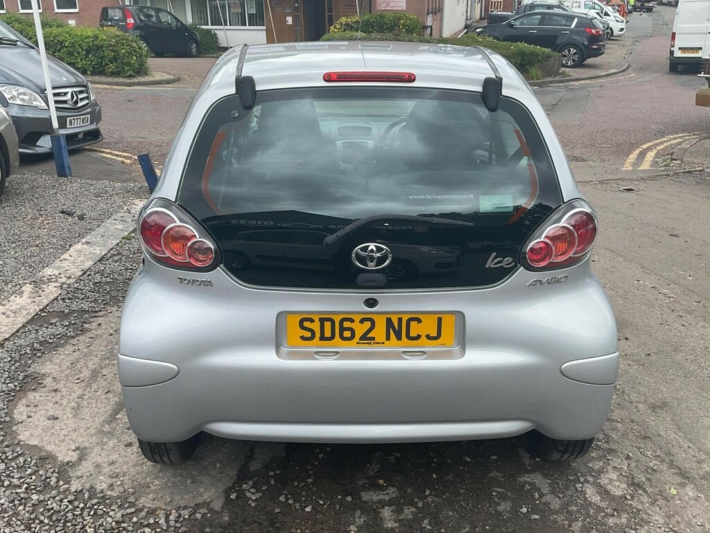 Toyota Aygo 1.0 Vvt-i Ice Euro 5 Silver #2