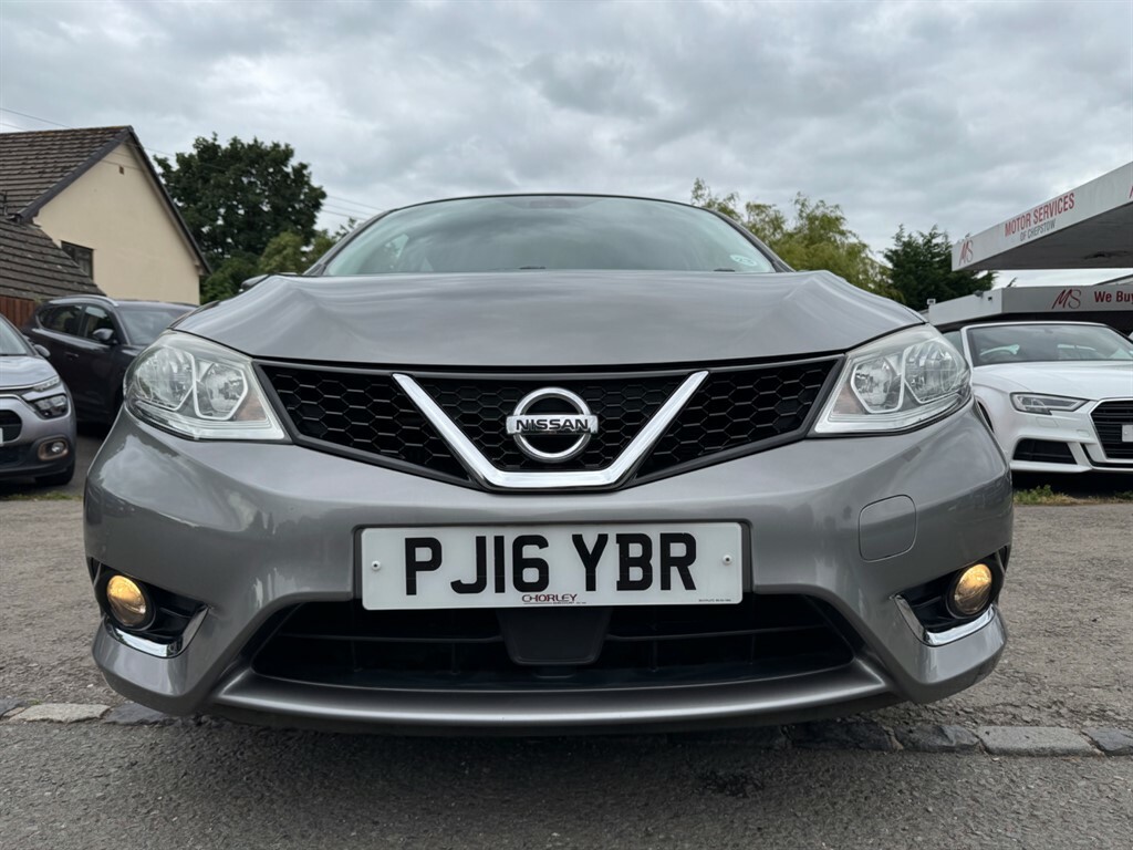 Nissan Pulsar Hatchback Red #8