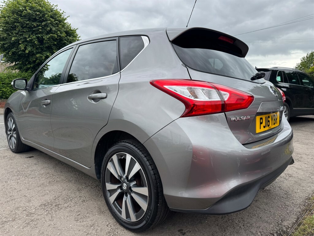 Nissan Pulsar Hatchback Red #10