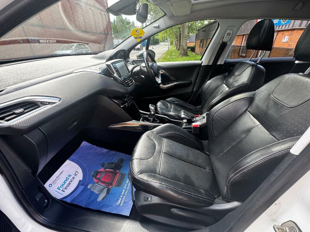 Peugeot 2008 Allure Black #42
