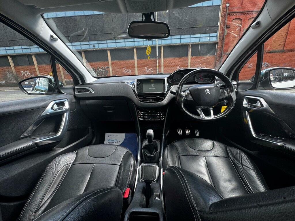 Peugeot 2008 Allure Black #48