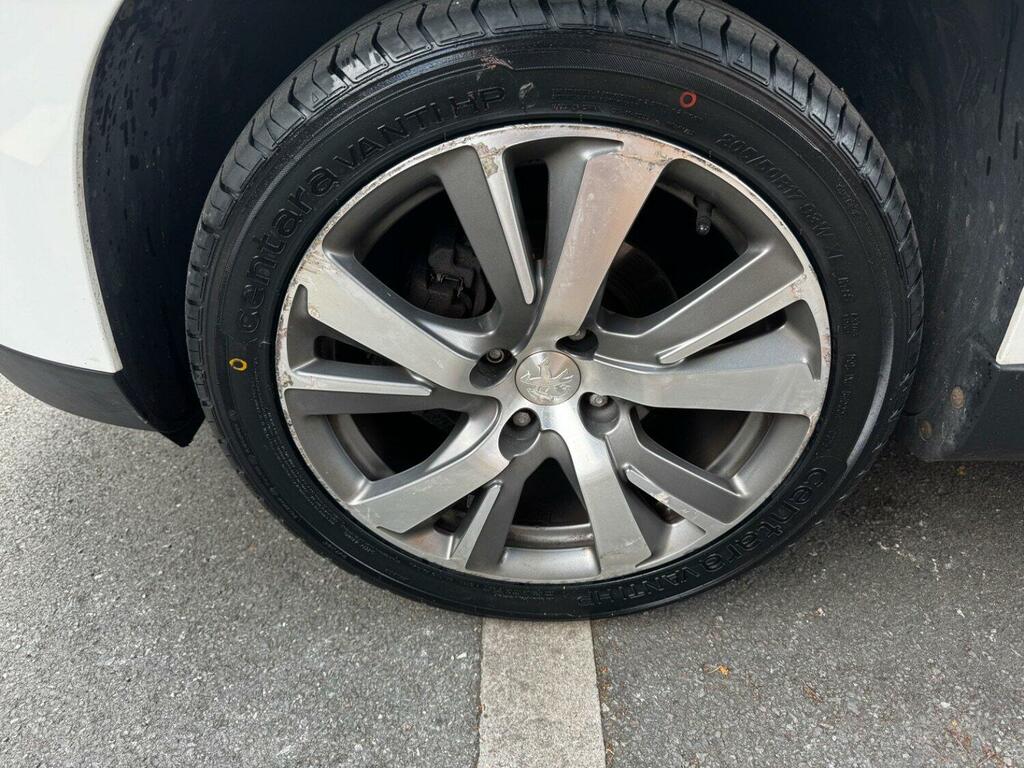 Peugeot 2008 Allure Black #24