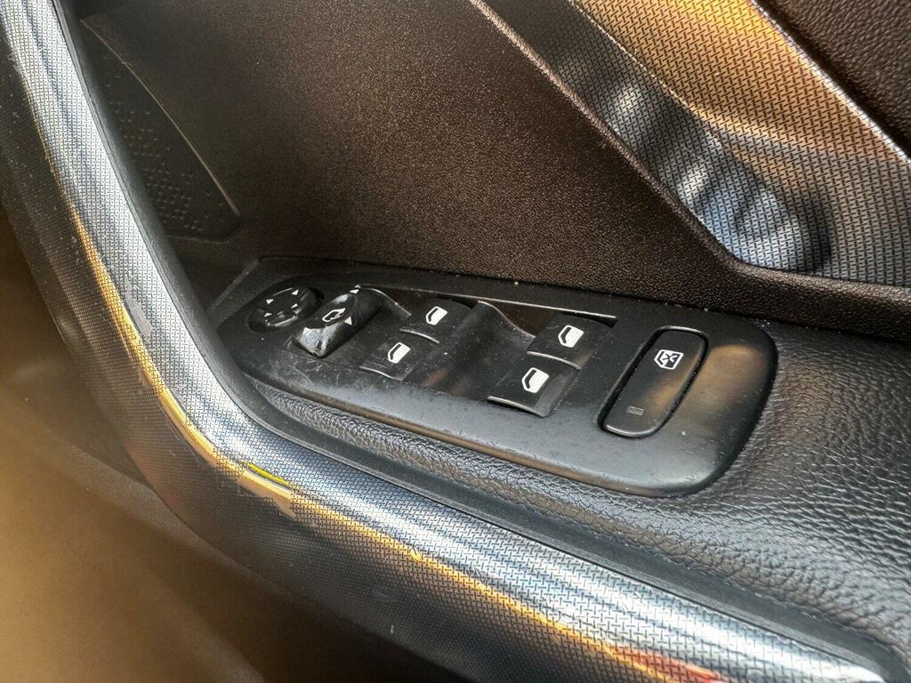 Peugeot 2008 Allure Black #51