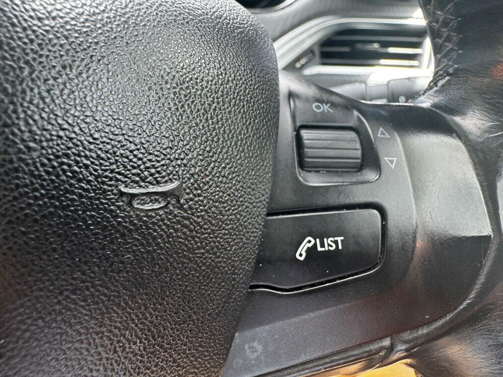Peugeot 2008 Allure Black #50