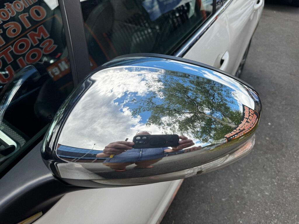Peugeot 2008 Allure Black #13