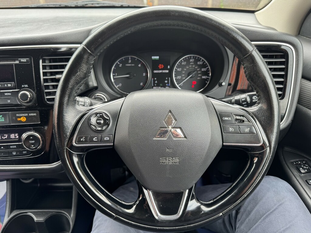 Mitsubishi Outlander 2.2 Di-d 4 White #48