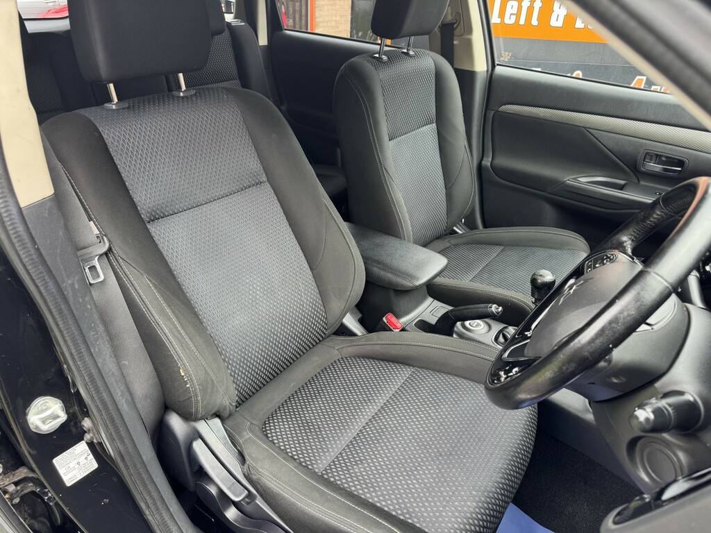 Mitsubishi Outlander 2.2 Di-d 4 White #80