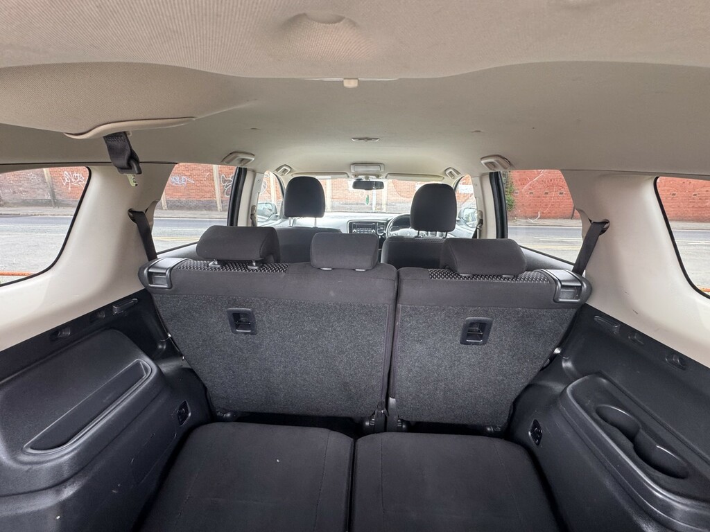 Mitsubishi Outlander 2.2 Di-d 4 White #77