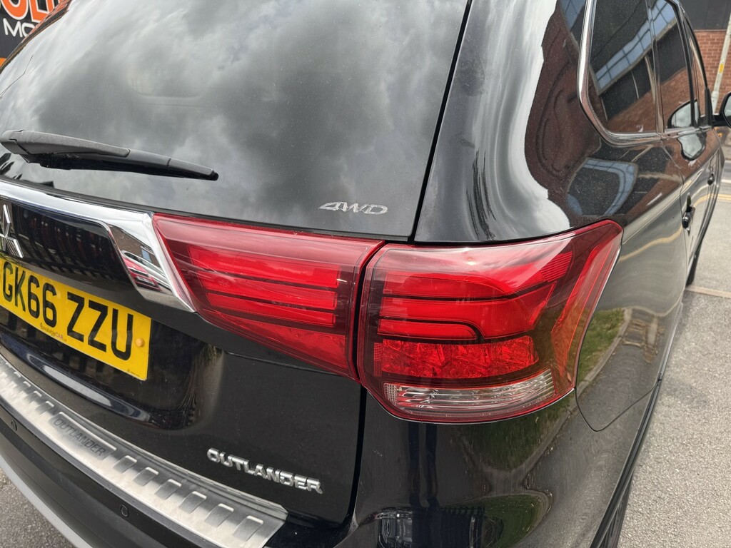 Mitsubishi Outlander 2.2 Di-d 4 White #65