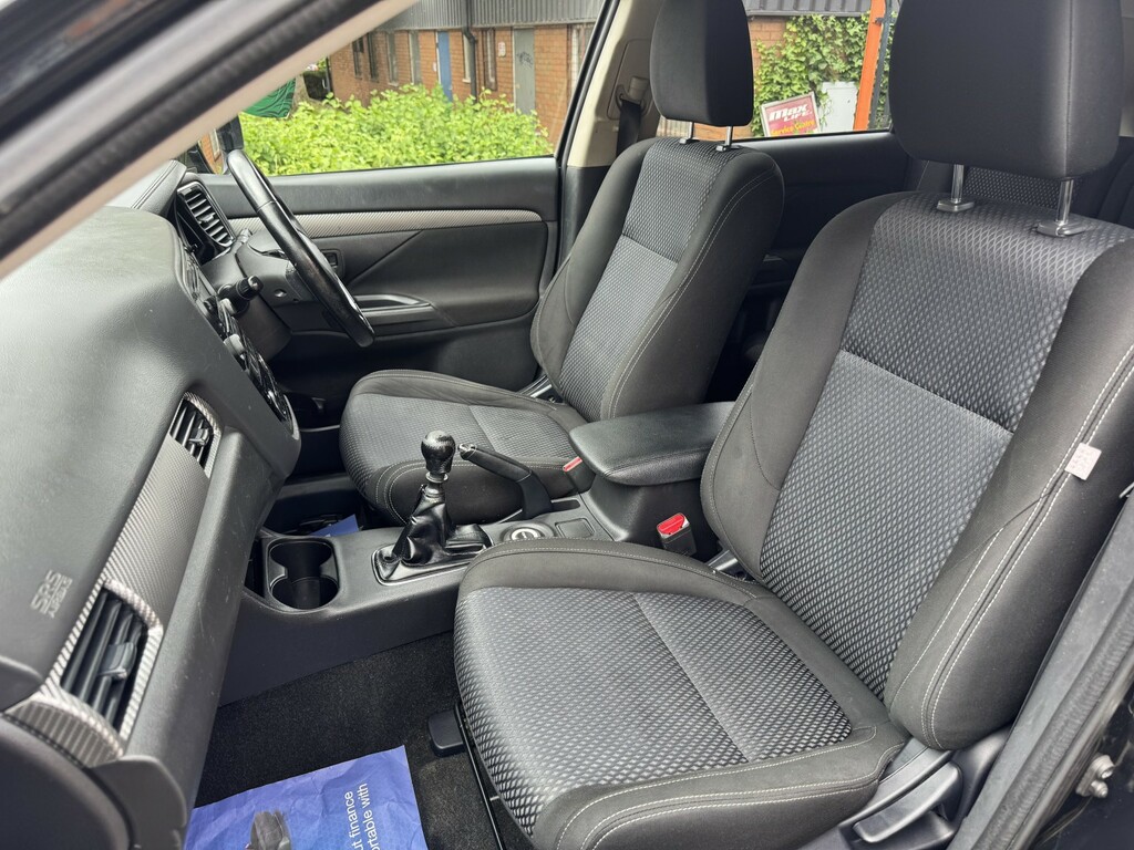 Mitsubishi Outlander 2.2 Di-d 4 White #84