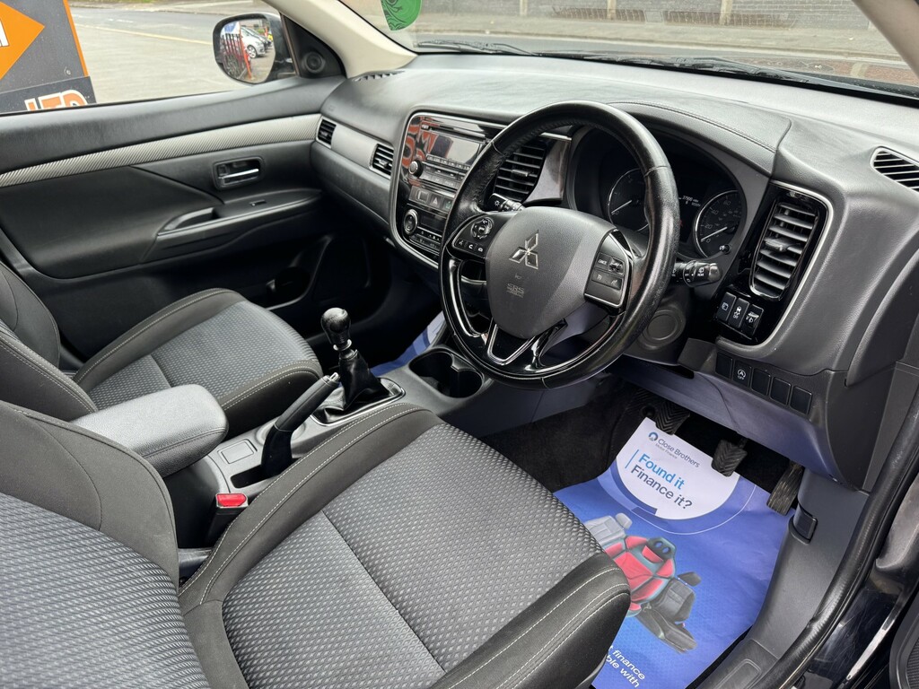 Mitsubishi Outlander 2.2 Di-d 4 White #79