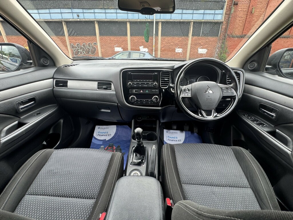 Mitsubishi Outlander 2.2 Di-d 4 White #40
