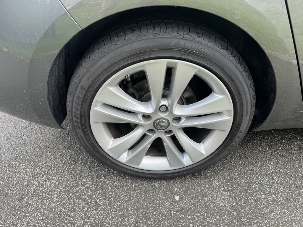Vauxhall Zafira Tourer Design Red #25
