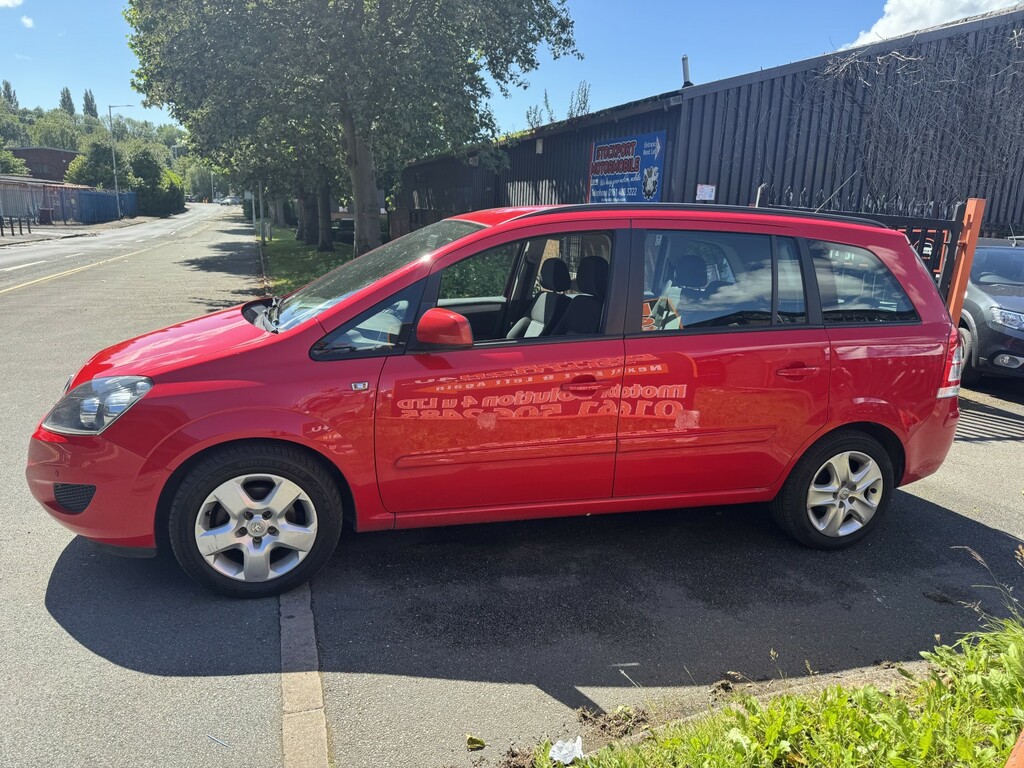 Vauxhall Zafira 1.6 16V Exclusiv Red #6