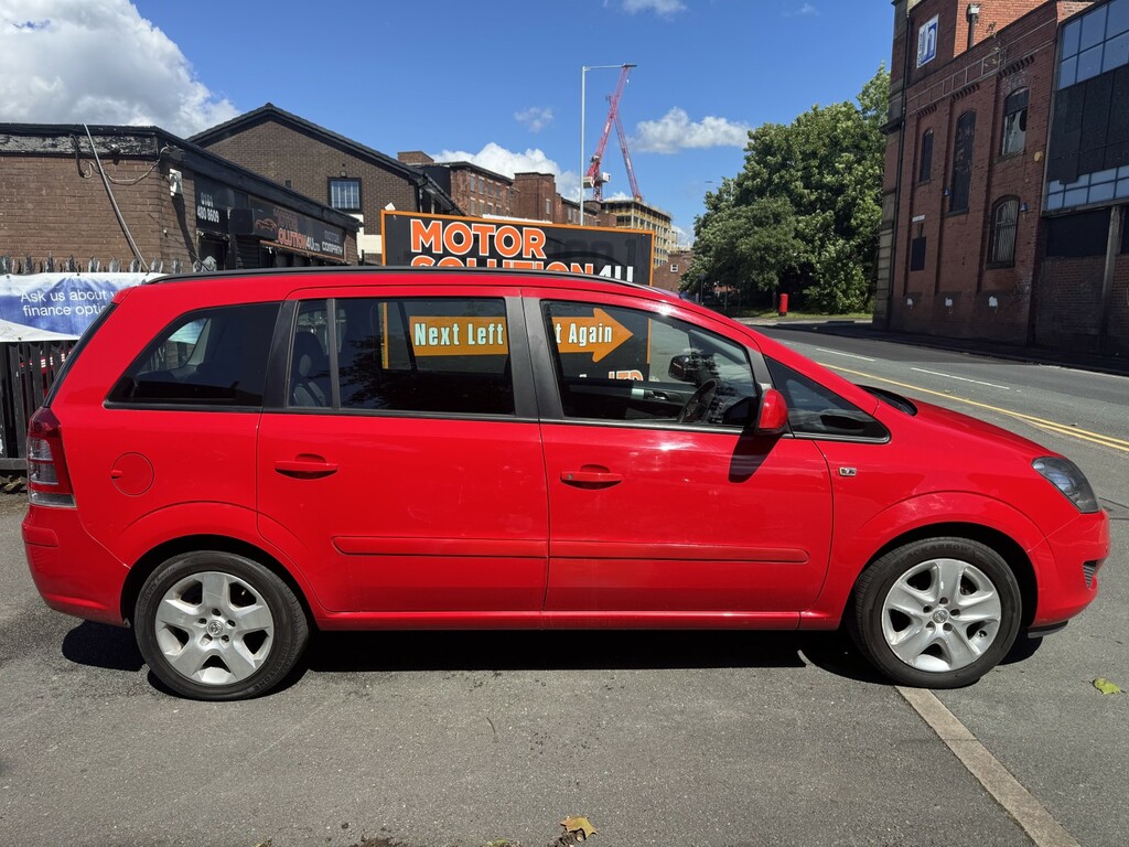 Vauxhall Zafira 1.6 16V Exclusiv Red #5