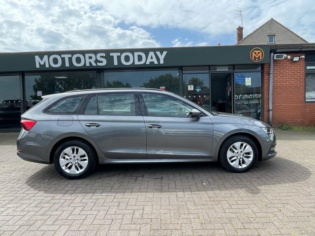 Skoda Octavia 2022 1.5 Tsi Act Se Technology Estate M Grey #2