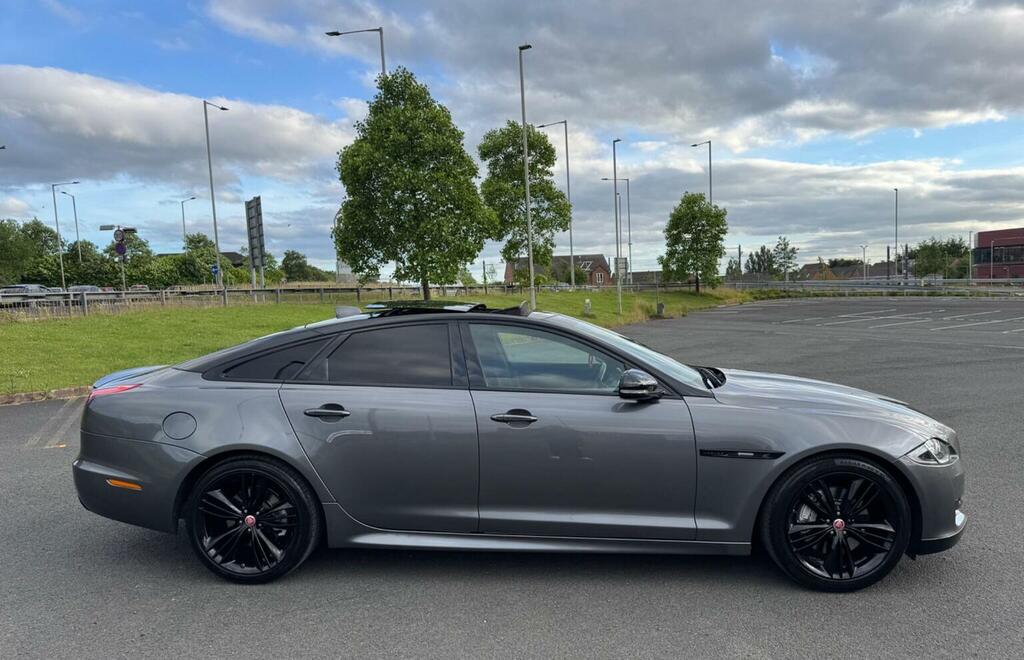 Jaguar XJ Saloon Grey #7