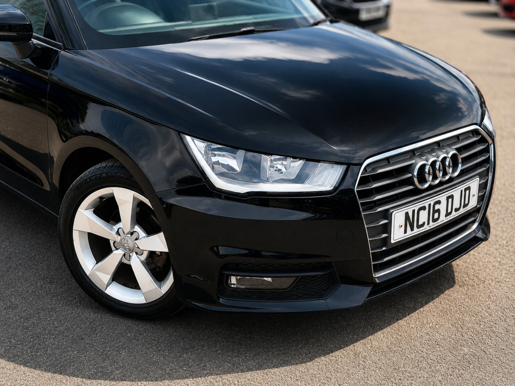 Audi A1 1.0 Tfsi Sport Black #2