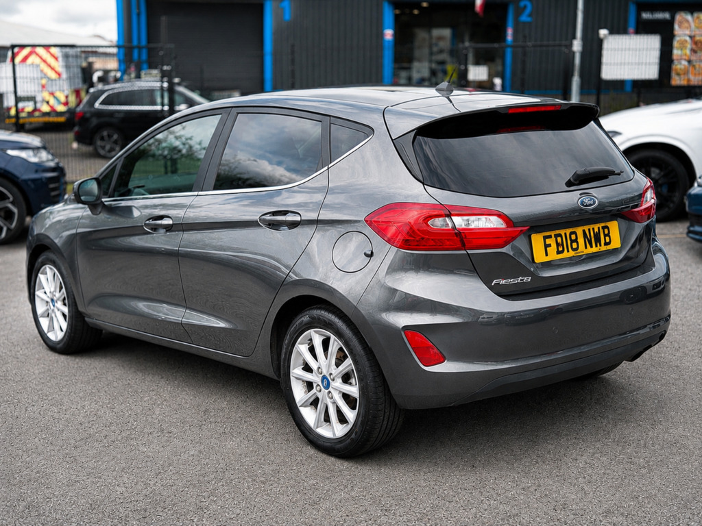 Ford Fiesta Hatchback 1.5 Tdci Titanium 201818 FD18NWB Grey #4