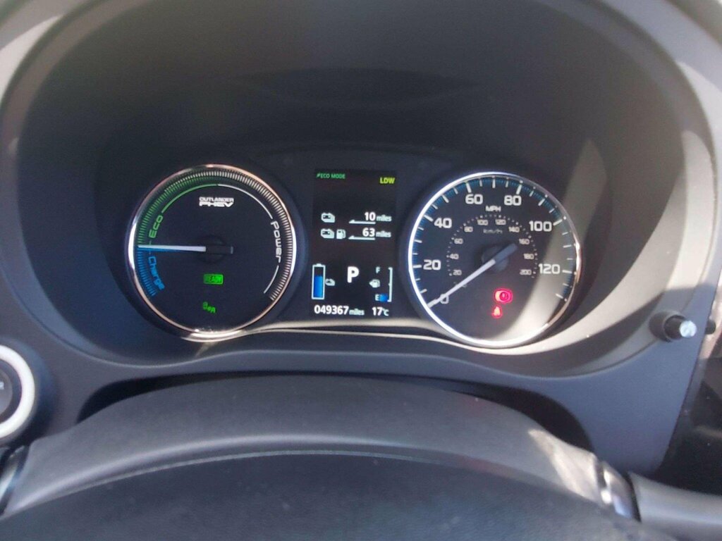 Mitsubishi Outlander Phev 4H White #9