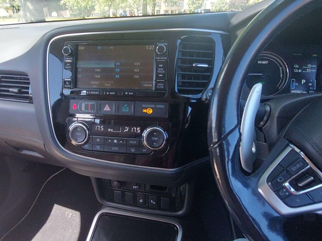 Mitsubishi Outlander Phev 4H White #10