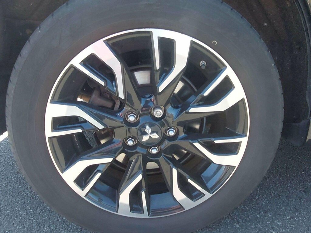 Mitsubishi Outlander Phev 4H White #13
