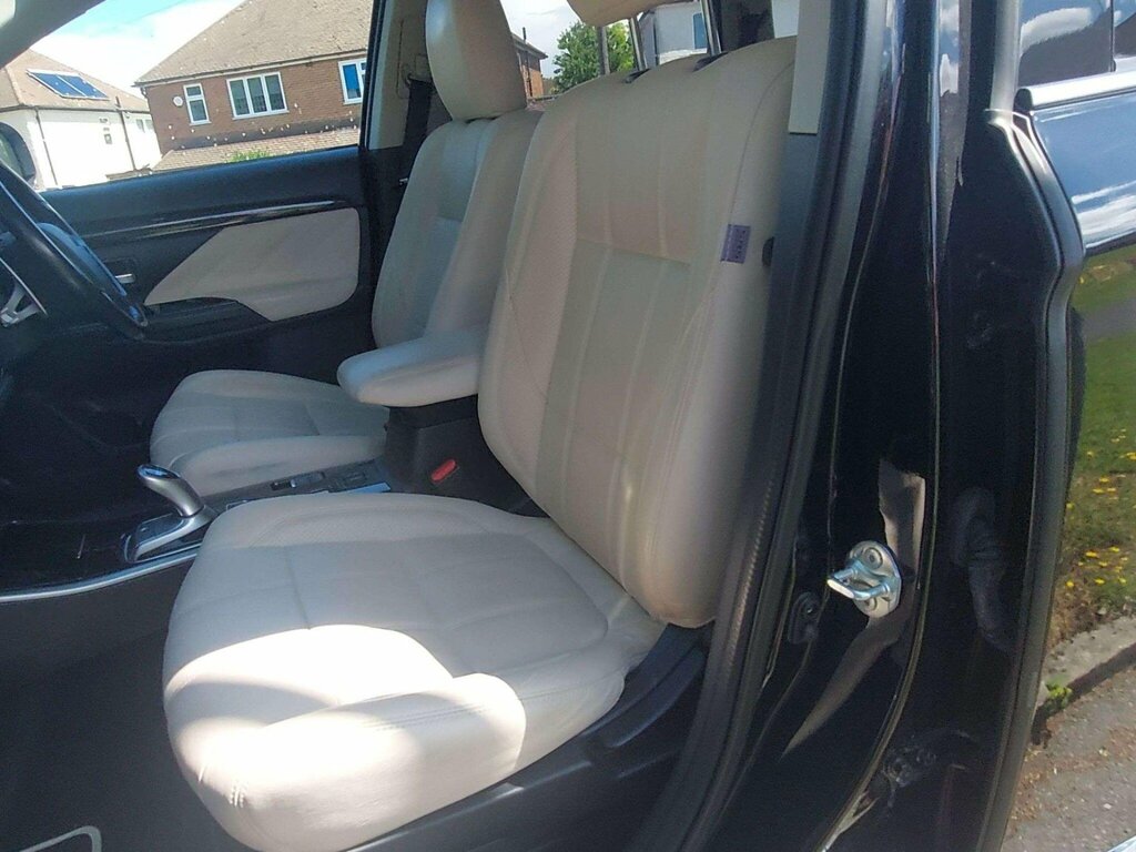 Mitsubishi Outlander 2.0H 12Kwh 5Hs Cvt 4Wd Euro 6 Ss Black #4