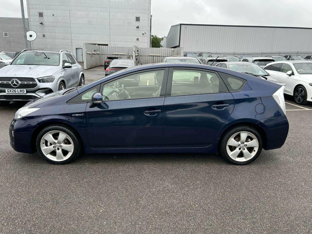 Toyota Prius Prius Icon Cvt White #7
