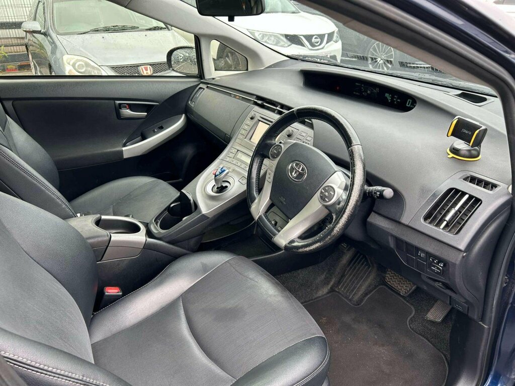 Toyota Prius Prius Icon Cvt White #12