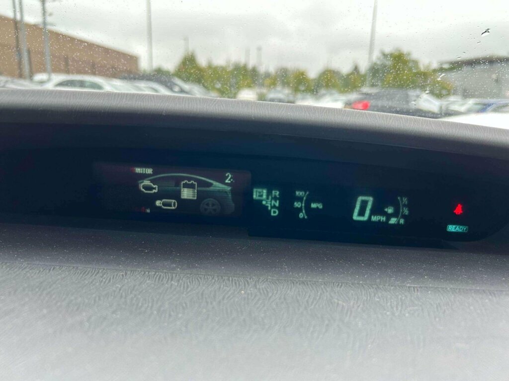 Toyota Prius Prius Icon Cvt White #9
