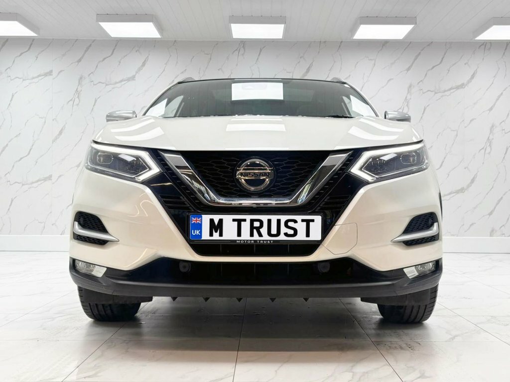 Nissan Qashqai 1.3L Tekna DT68KHK White #2