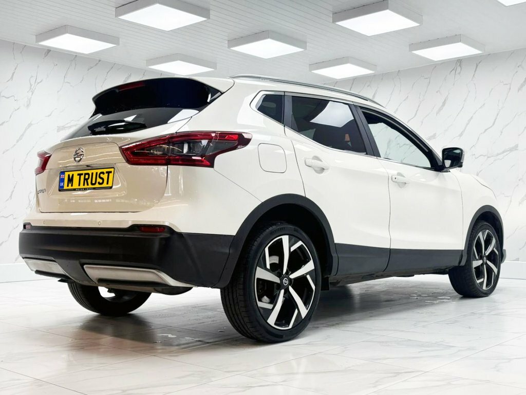 Nissan Qashqai 1.3L Tekna DT68KHK White #5