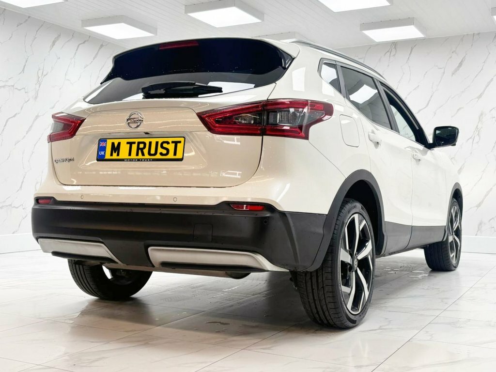 Nissan Qashqai 1.3L Tekna DT68KHK White #6