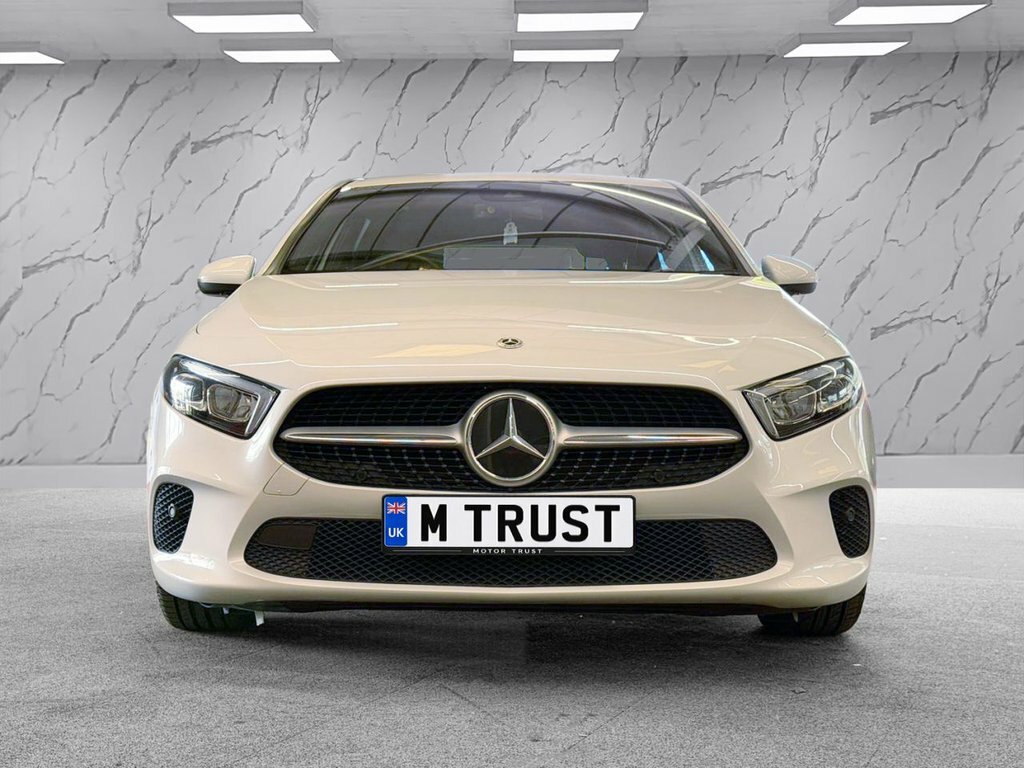Mercedes-Benz A Class 2L Sport KN23YDU White #3