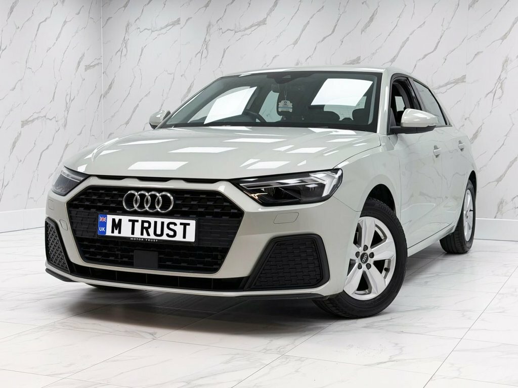 Audi A1 1L Technik RO73MYV Silver #4