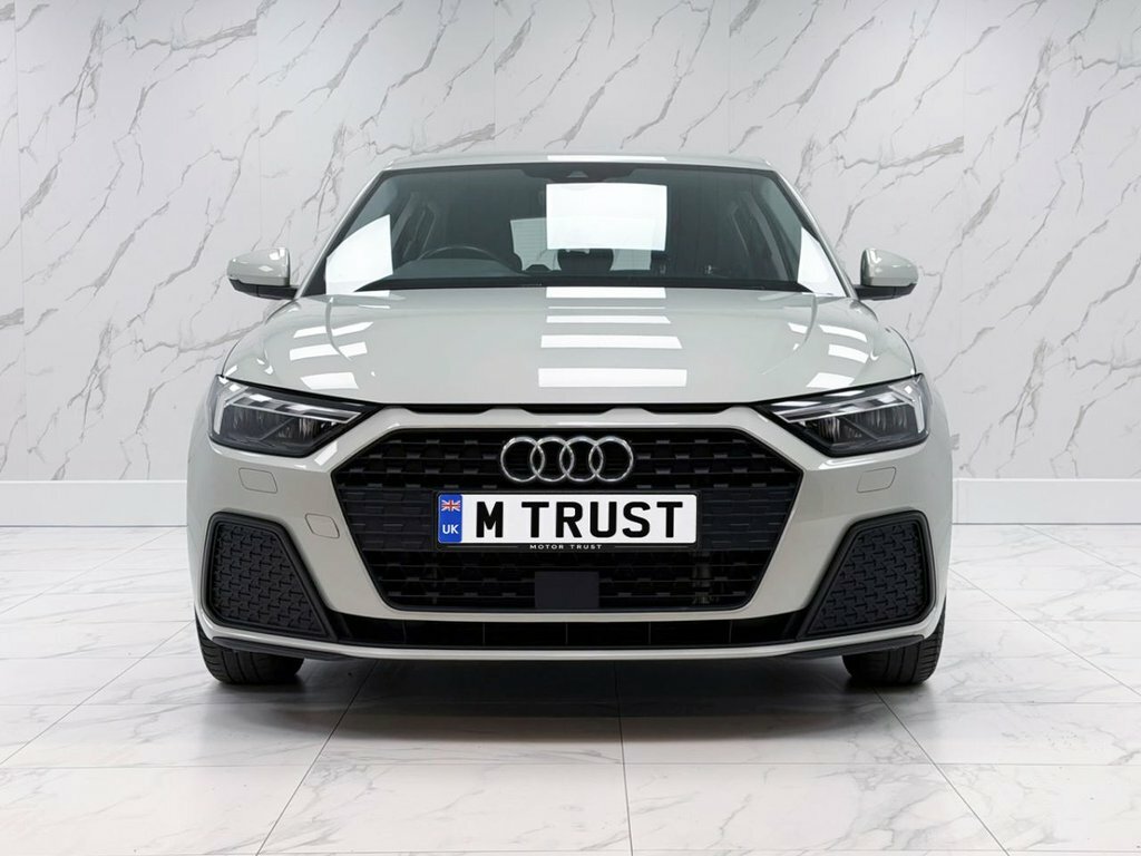 Audi A1 1L Technik RO73MYV Silver #3