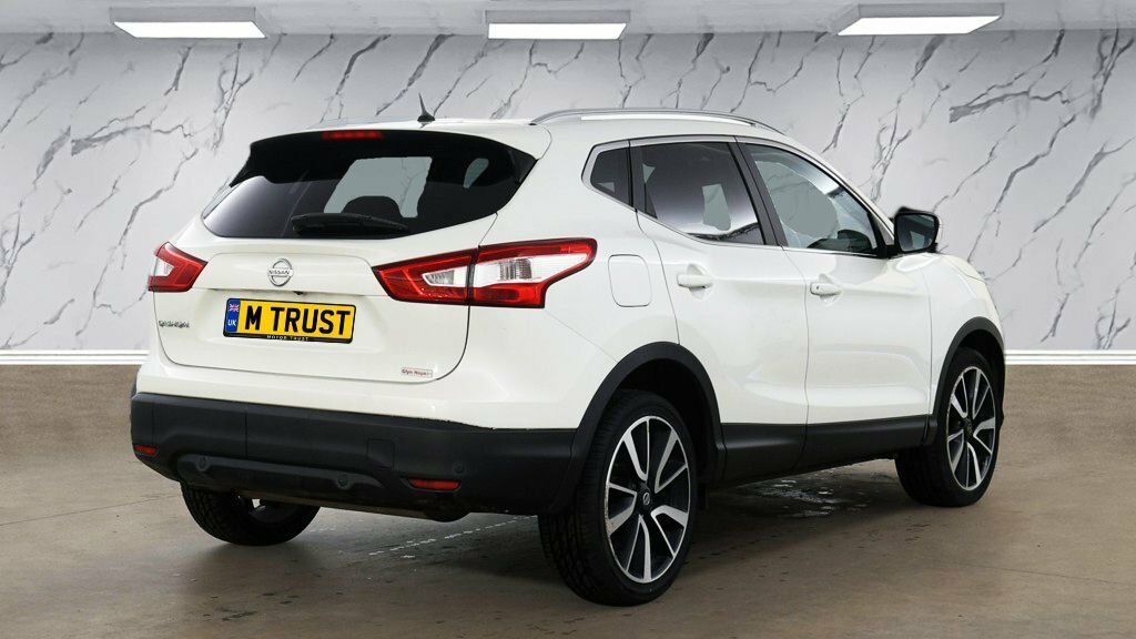 Nissan Qashqai 1.2L Tekna White #4
