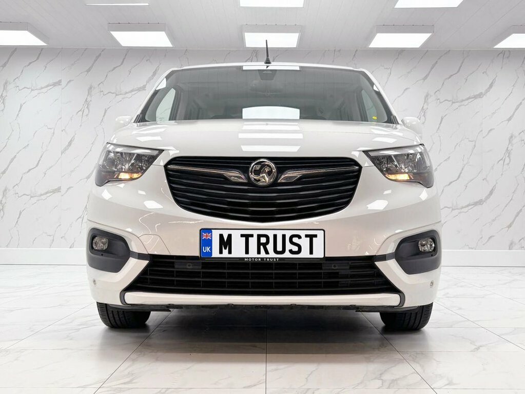 Vauxhall Combo Life 1.5L Energy White #2