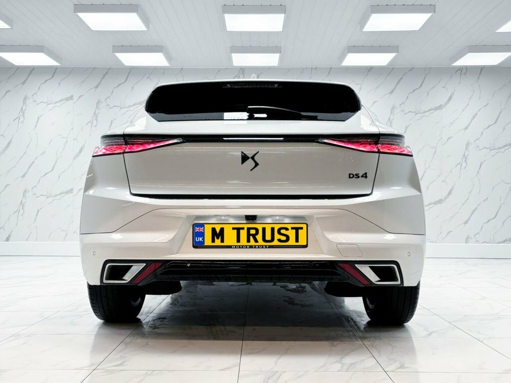 DS DS 4 1.2 Puretech Performance Line Hatchback White #8