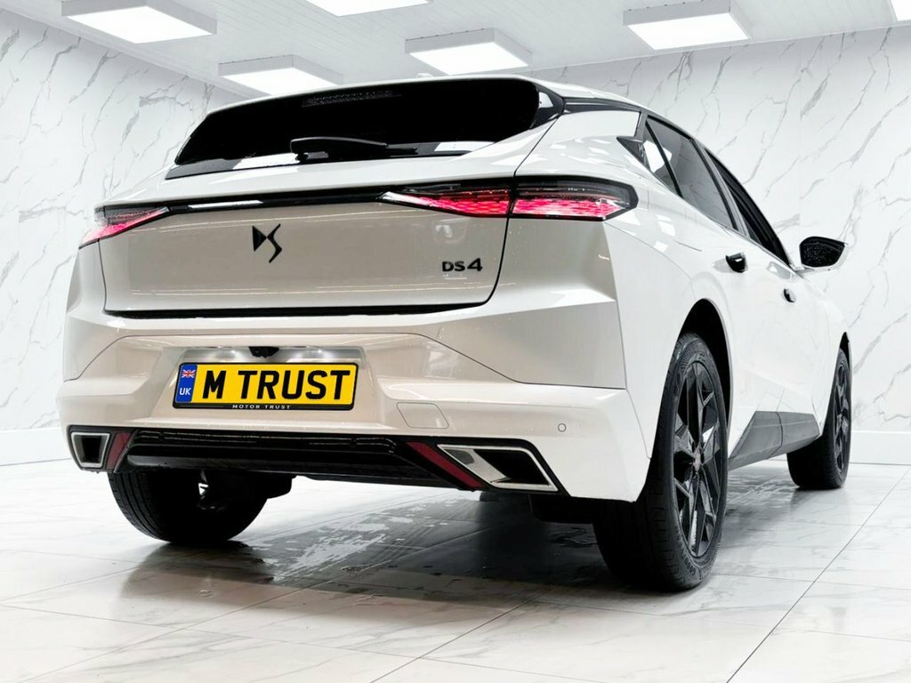 DS DS 4 1.2 Puretech Performance Line Hatchback White #7