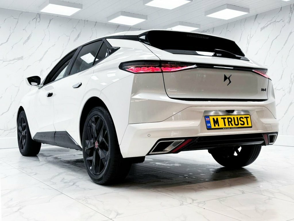 DS DS 4 1.2 Puretech Performance Line Hatchback White #9