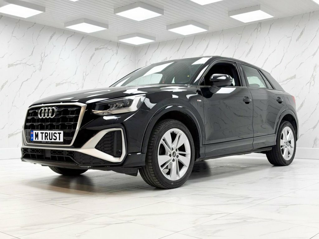 Audi Q2 1L S Line SH72FVG Black #4