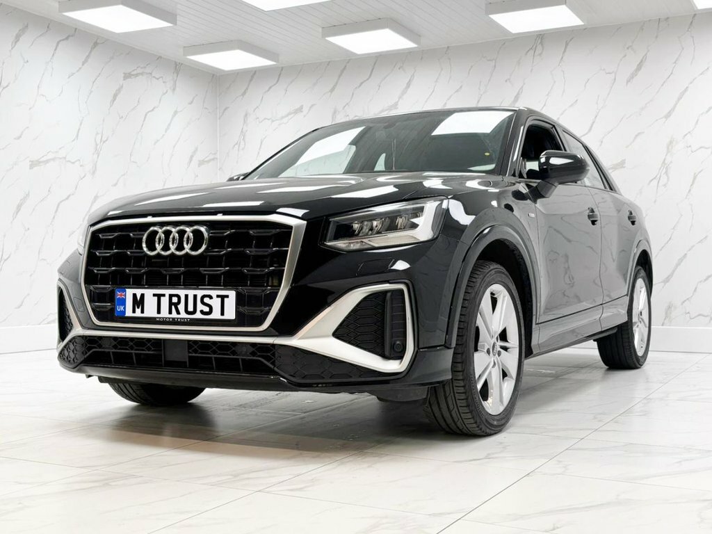 Audi Q2 1L S Line SH72FVG Black #5