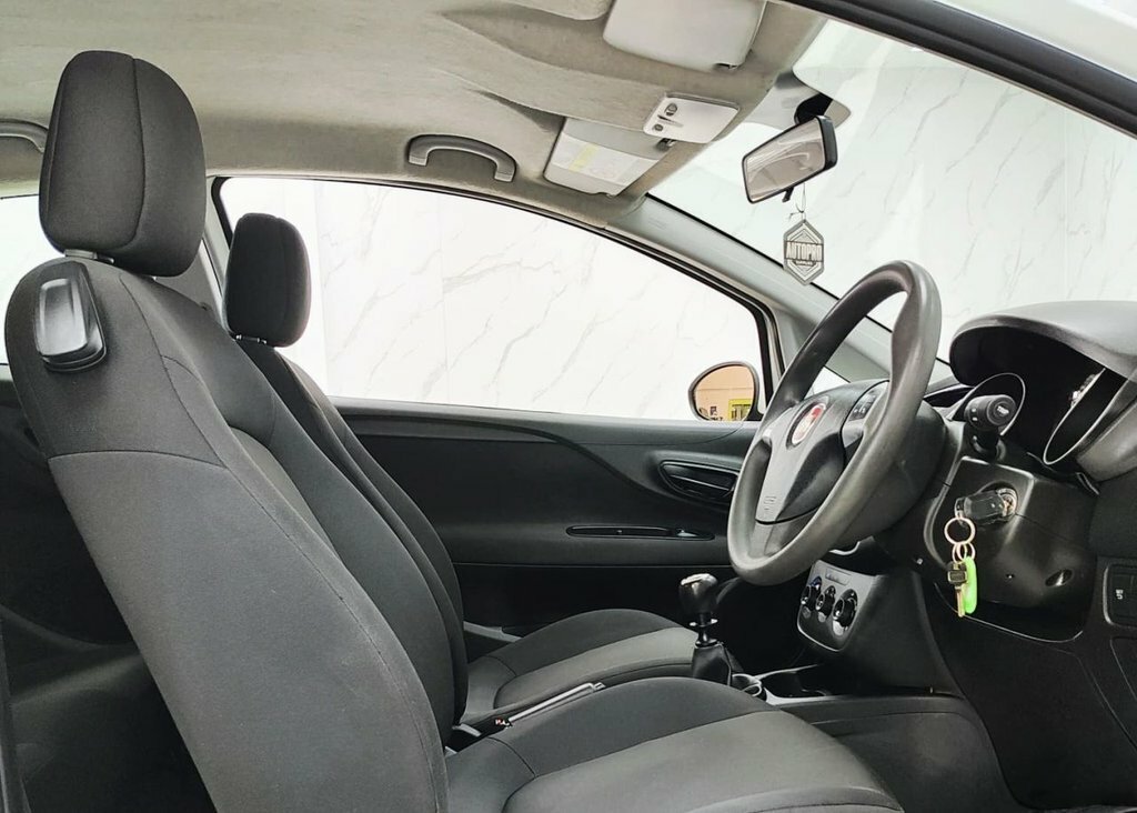 Fiat Punto 1.2L Pop White #22