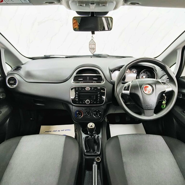 Fiat Punto 1.2L Pop White #17