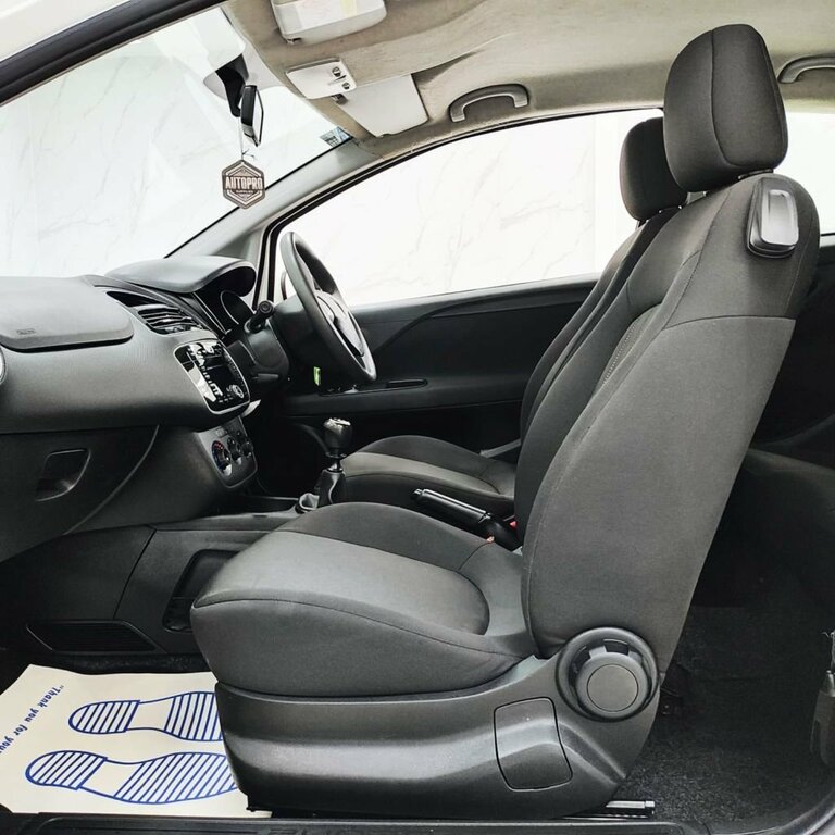 Fiat Punto 1.2L Pop White #14