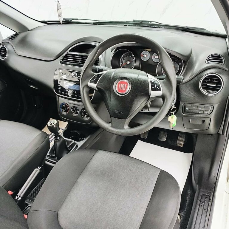 Fiat Punto 1.2L Pop White #21