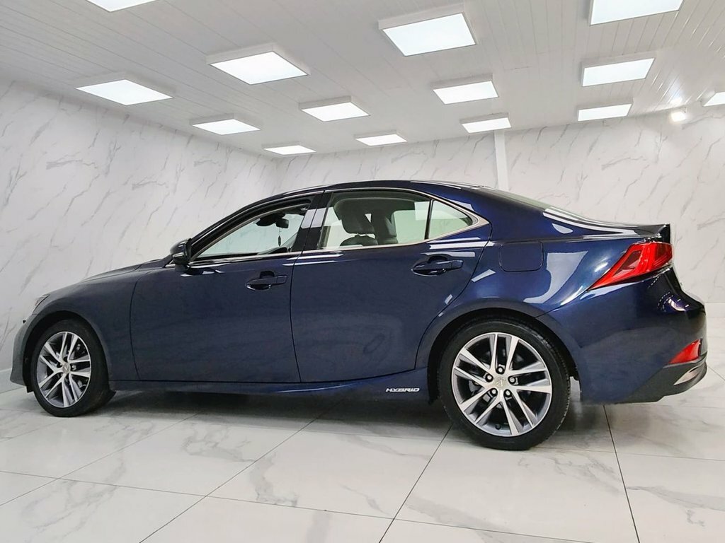 Lexus IS Advance Black #11