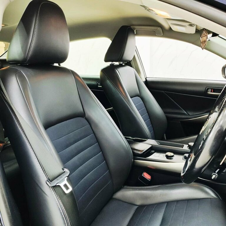 Lexus IS Advance Black #31