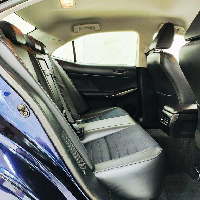 Lexus IS Advance Black #35